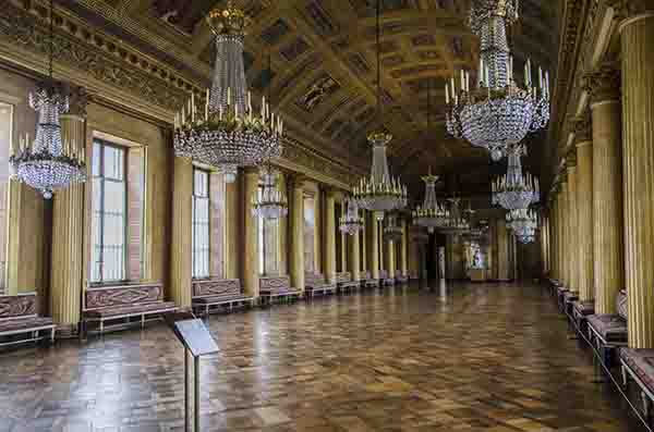 Francia - Compiegne 22 - castillo de Compiegne - La Sala de Baile.jpg